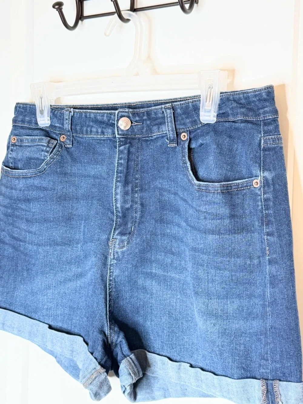 No Boundaries Denim Shorts Women Size 17 High Rise Cuffed Blue Stretch Jean - Picture 4 of 7